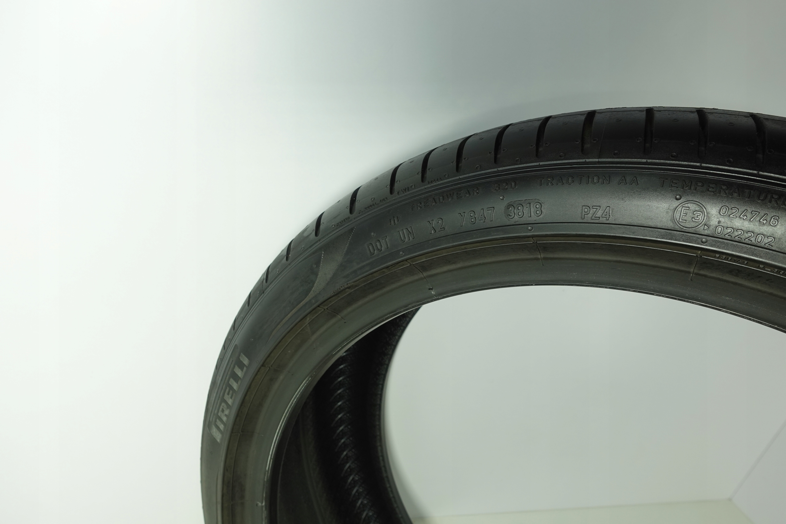 Pirelli P Zero 225/40R19 93 W wzmocnienie (XL) MO