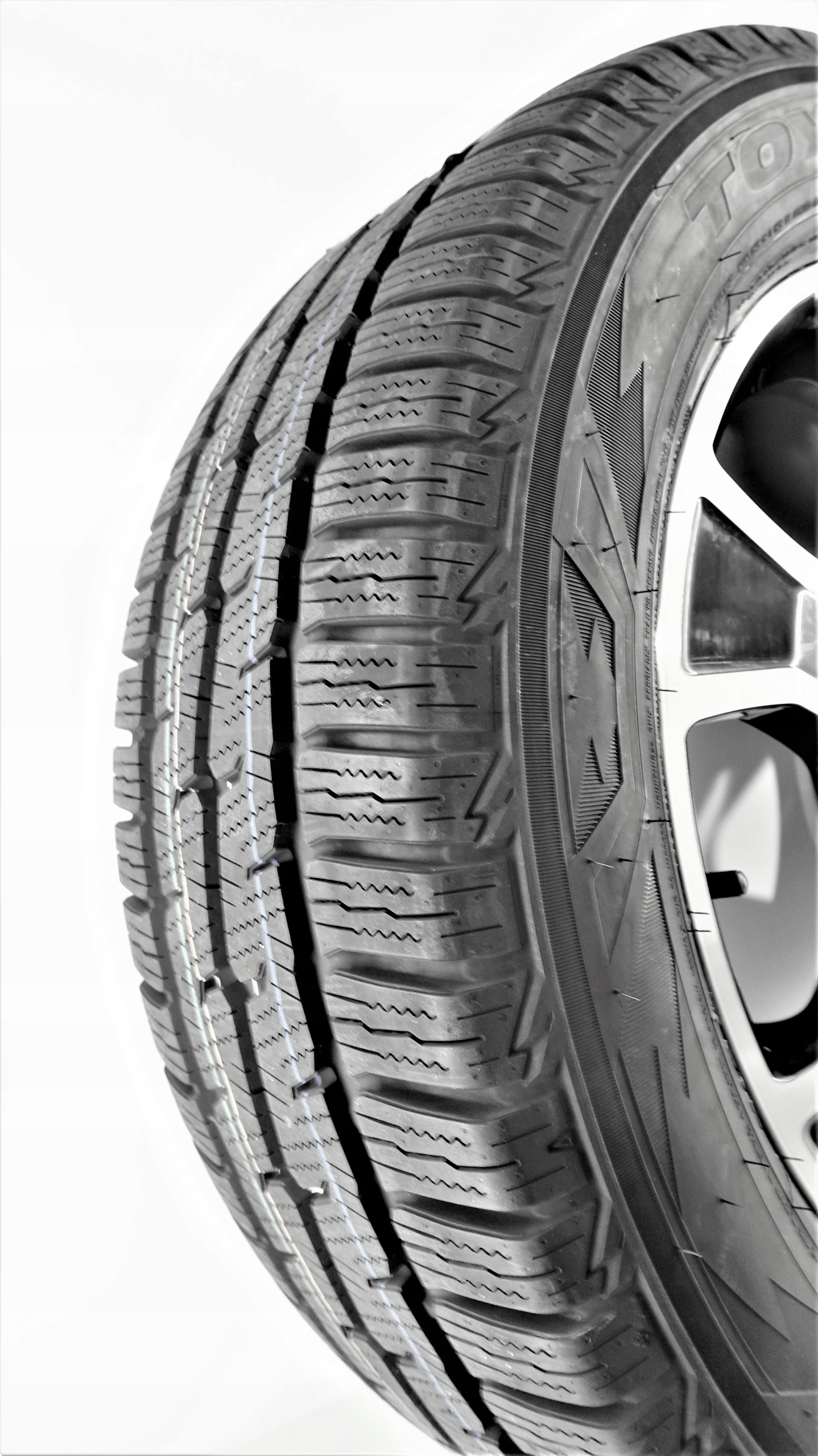 17'' MERCEDES SPRINTER Koła zima 235/60 Toyo nowe