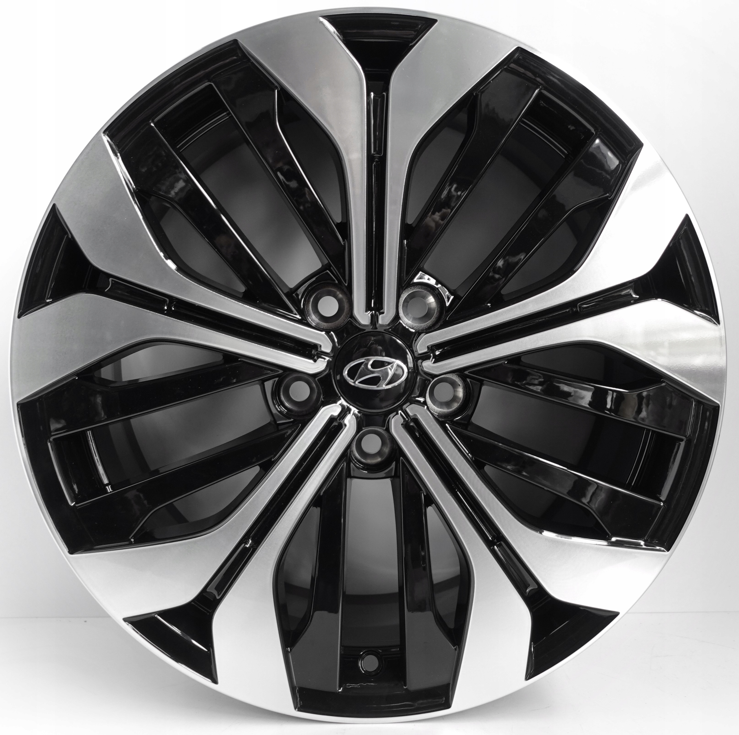 Felgi aluminiowe HYUNDAI 7.5" x 18" 5x114,3 ET 45 403007567R NOWE