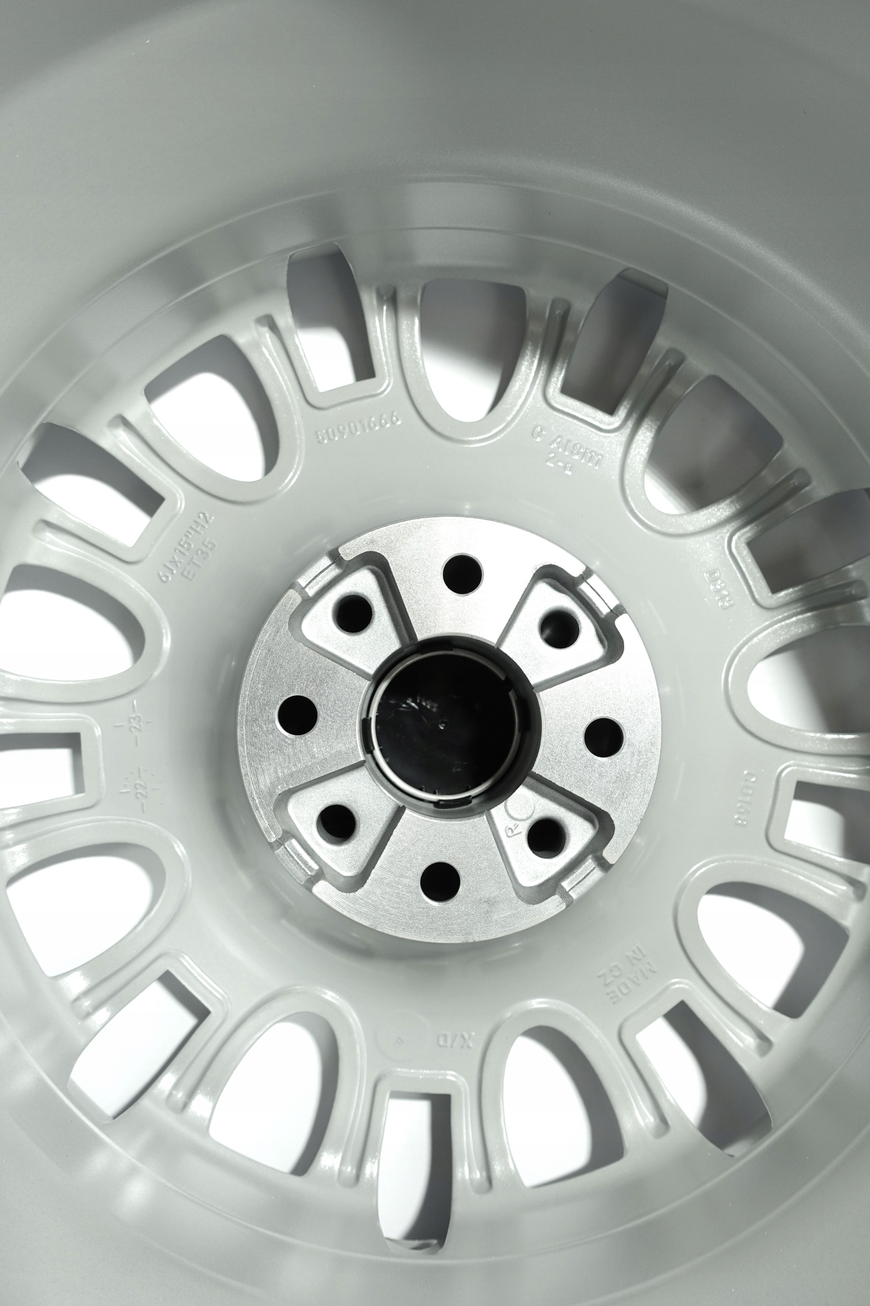 FELGI ALUMINIOWE FIAT 500 NOWE ORYGINALNE 50901666 6.0" x 15" 4x98 ET 35