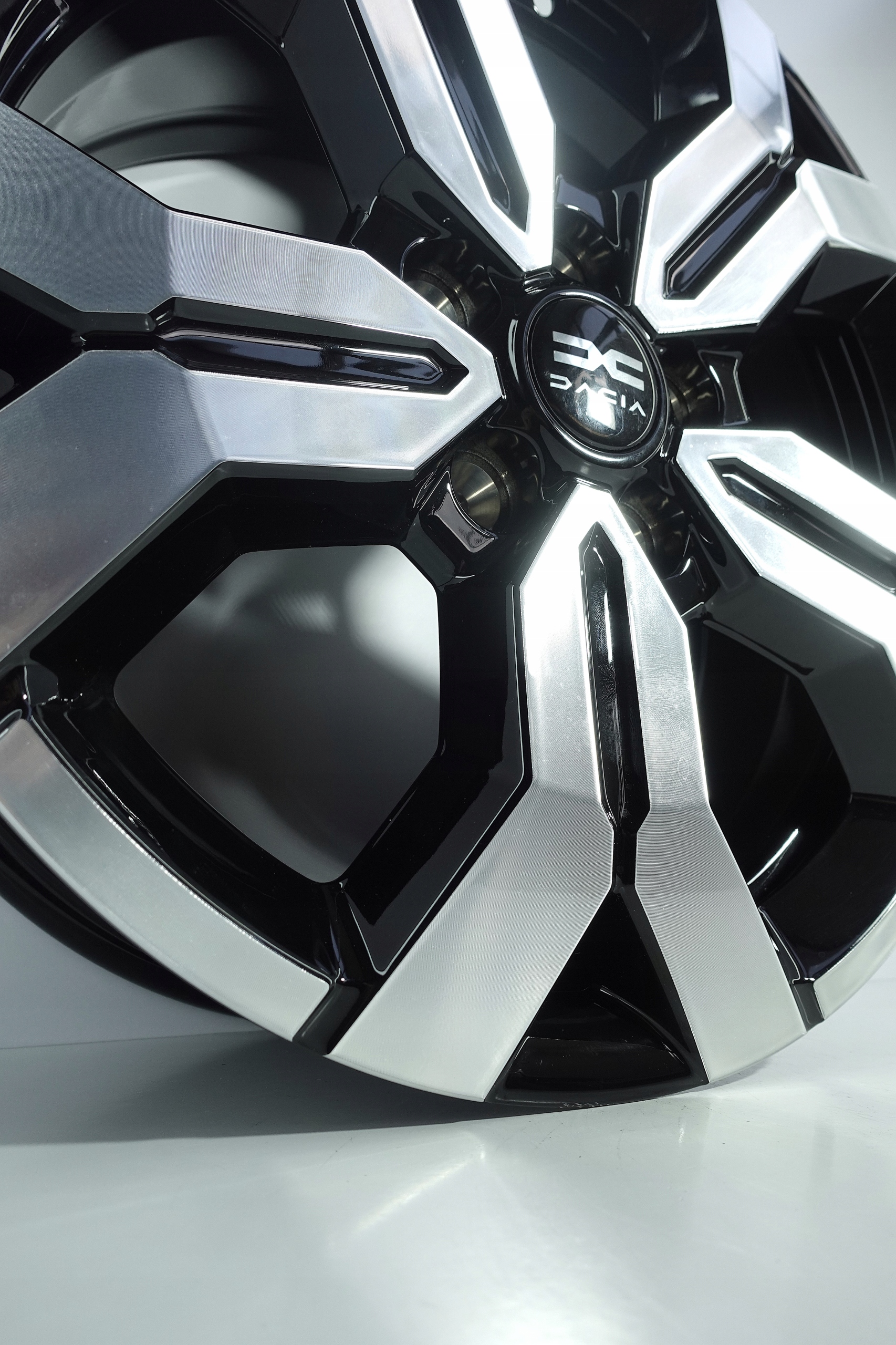 Felgi aluminiowe Dacia TERGAN 6.5J 17" 5x114.3 NOWE ORYGINALNE 403005180R