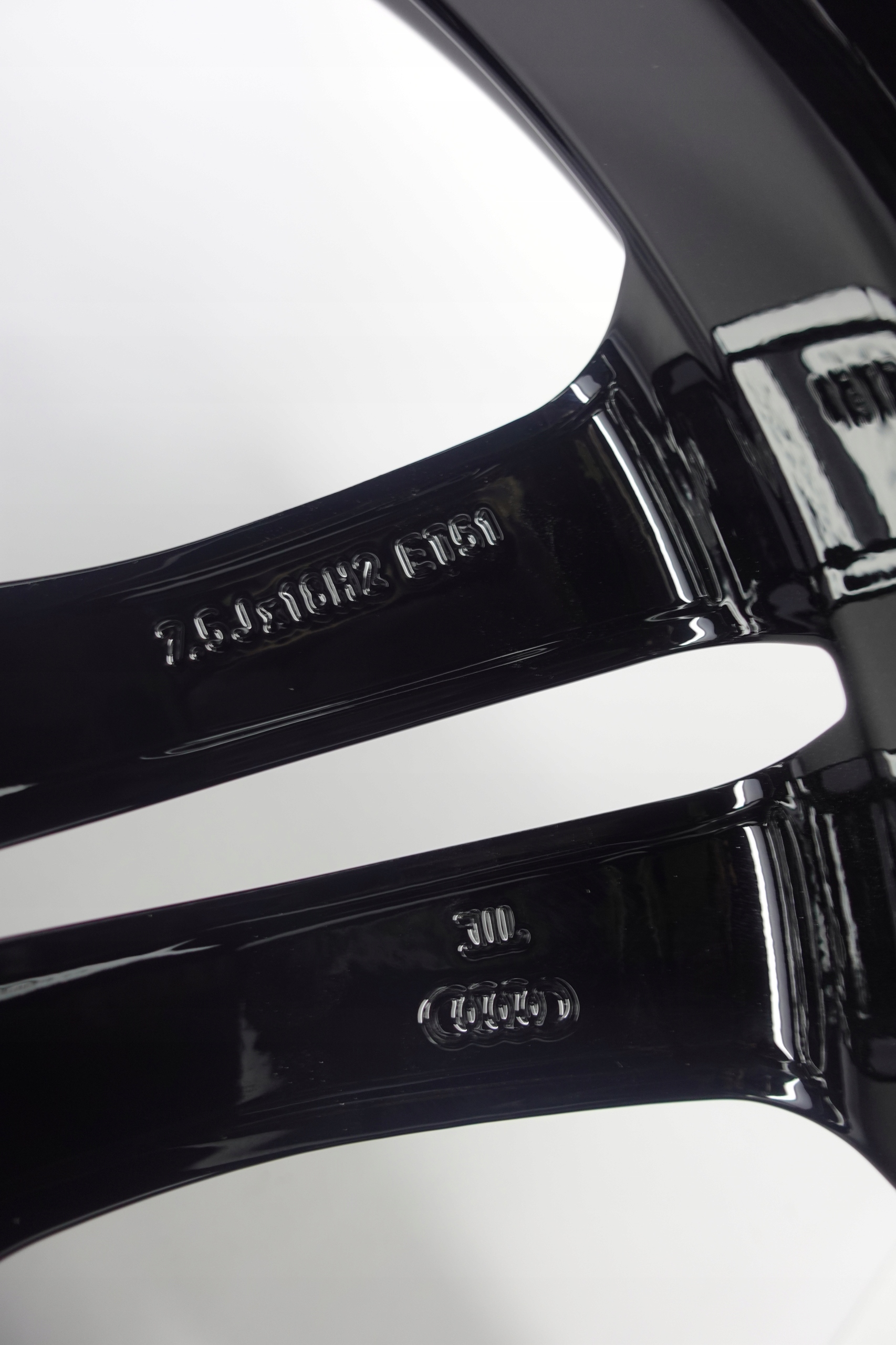 ALUFELGI AUDI 18" 5x112 7,5J ET 51ORYGINALNE 8V0601025BL