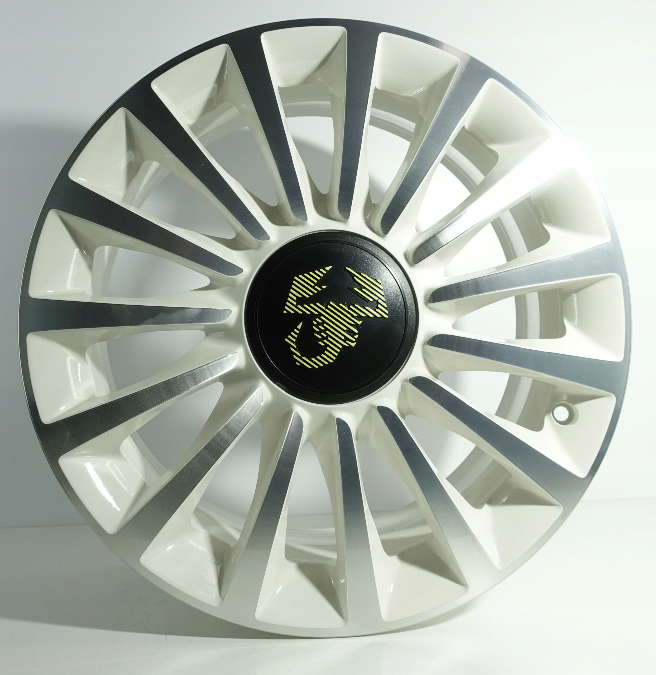 FELGI ALUMINIOWE FIAT 500 BIAŁE 17" 5x98 ABARTH 735573714 NOWE ORYGINALNE