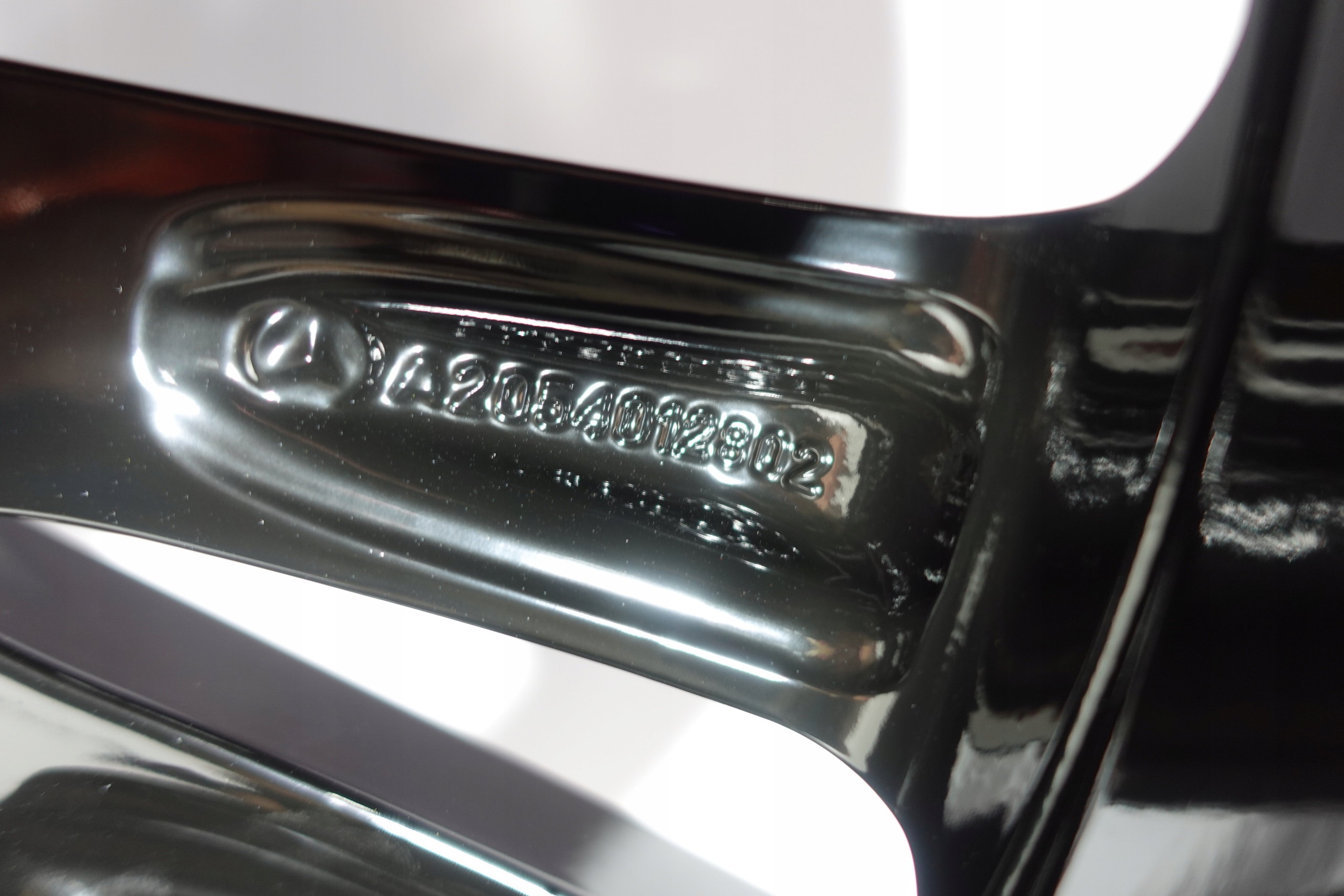 Mercedes-Benz A2054012802 7.5" x 18" 5x112 ET 44