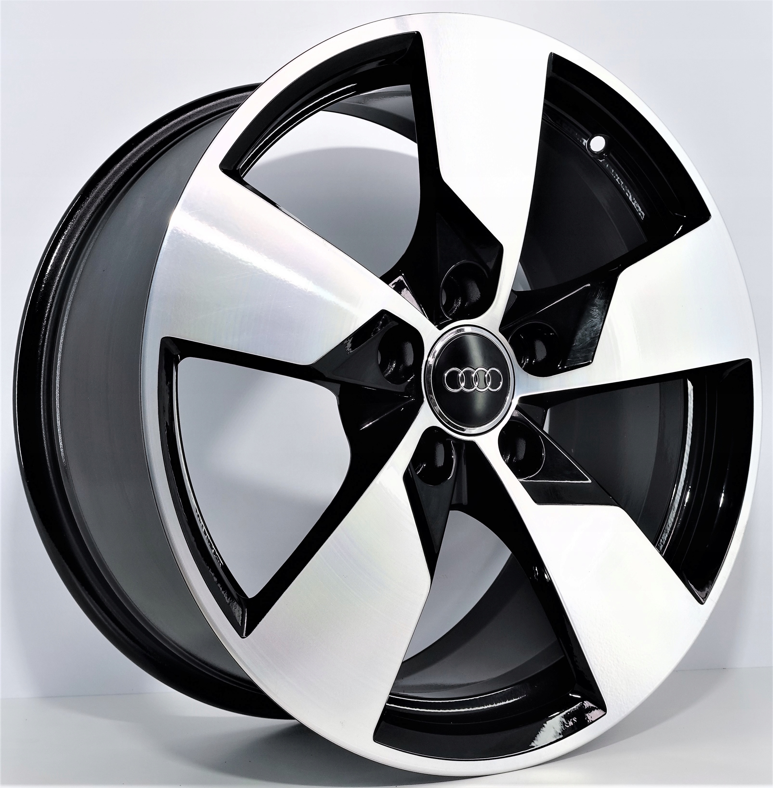 17" 5x112 Audi felgi Jak Nowe! 8S0 601 025BA