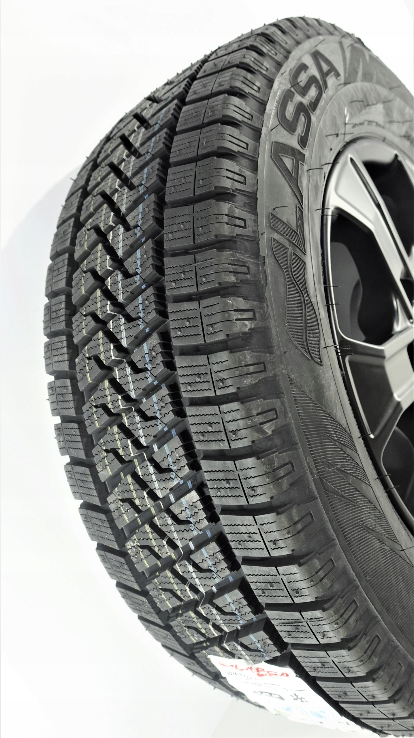 Mercedes Sprinter 16'' koła zimowe 235/65 Lassa