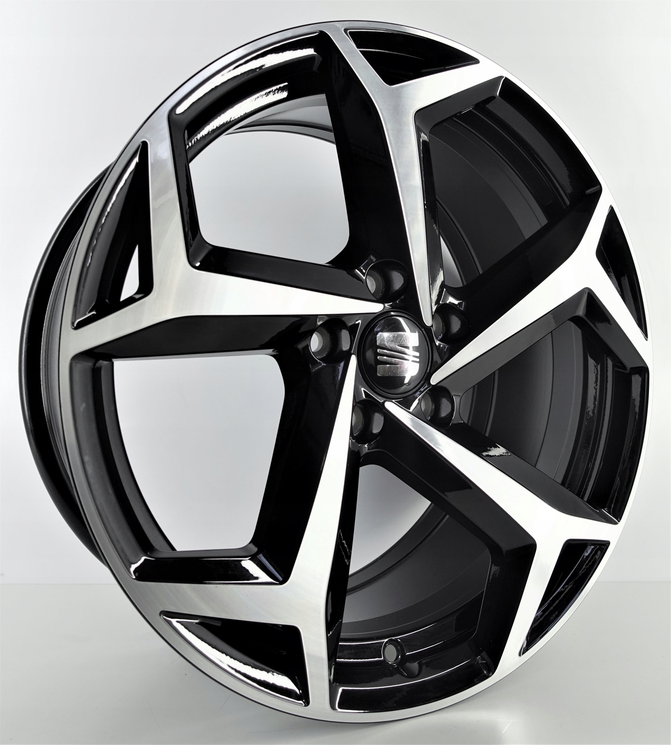 NOWE FELGI SEAT ATECA 8Jx18 ET44 5x112