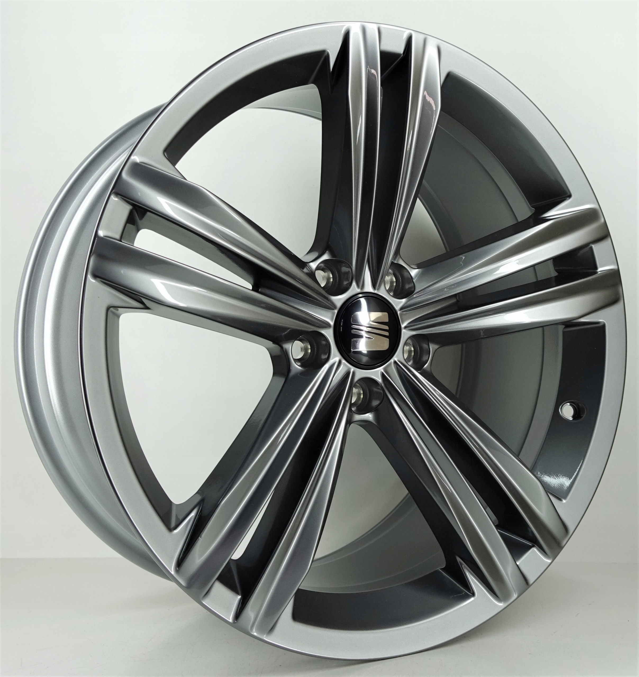 FELGI KOMPLET 19″ SEAT 8.5Jx19 ET38