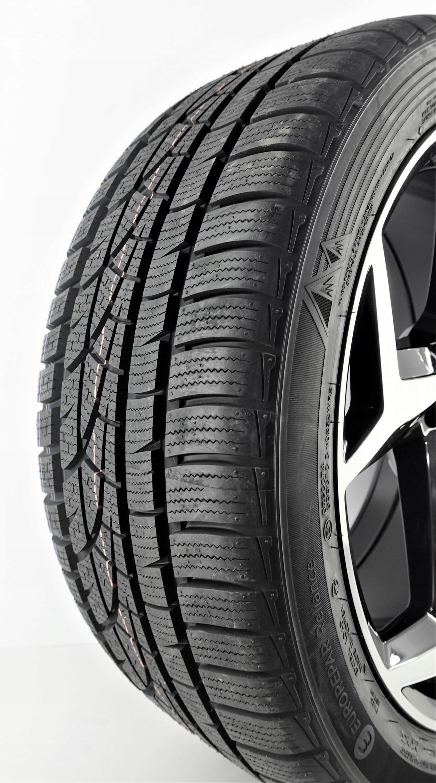 KOŁA ZIMOWE 18'' AUDI SQ2 235/45 EUROREPAR