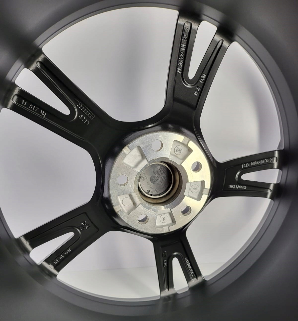 SKODA KODYAQ OCTAVIA Oryginalne felgi aluminiowe 8W0071490A 9.0J 20" 5x112