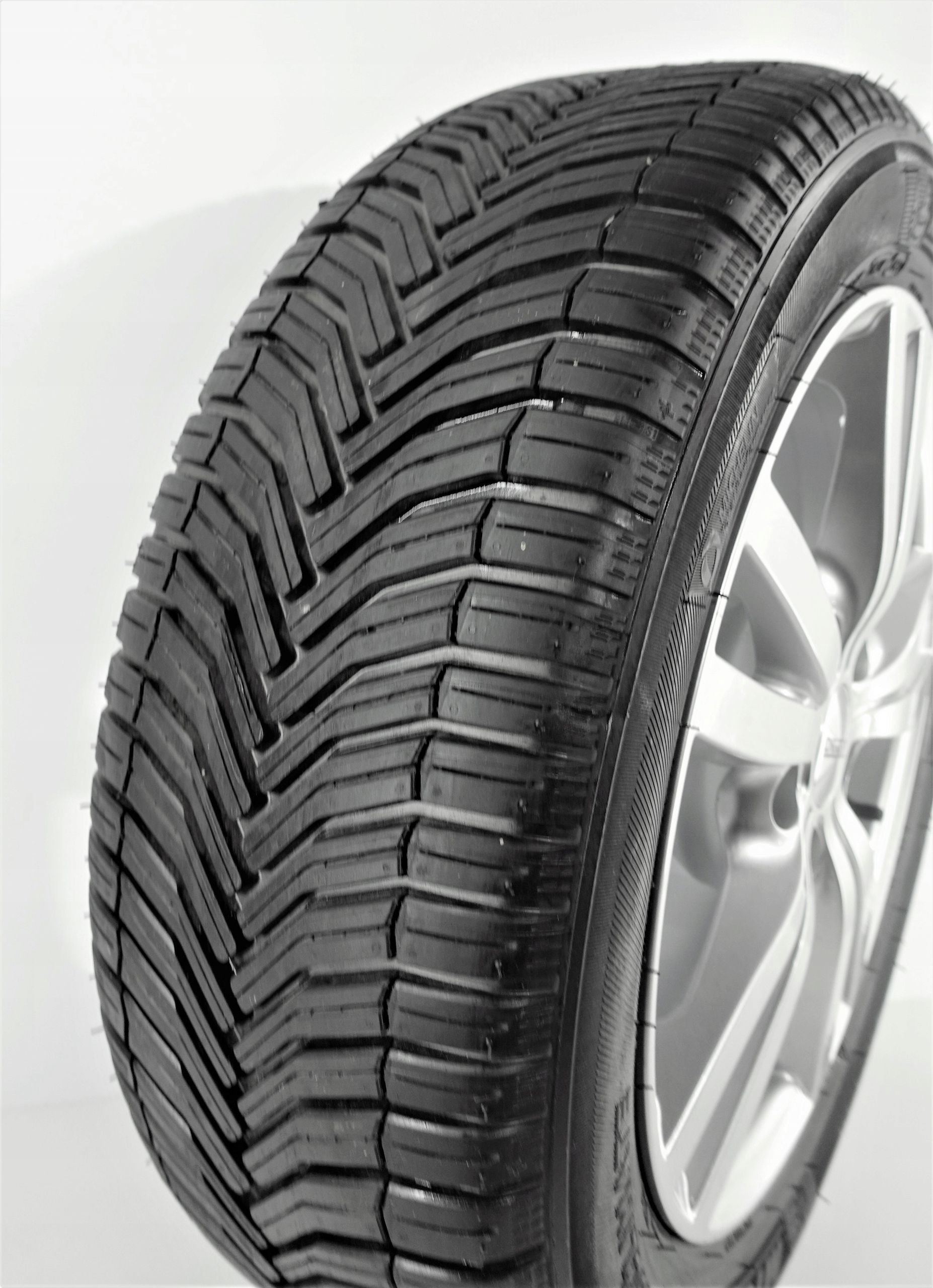 KIA 16'' 5x114,3 koła całoroczne 205/55 Michelin