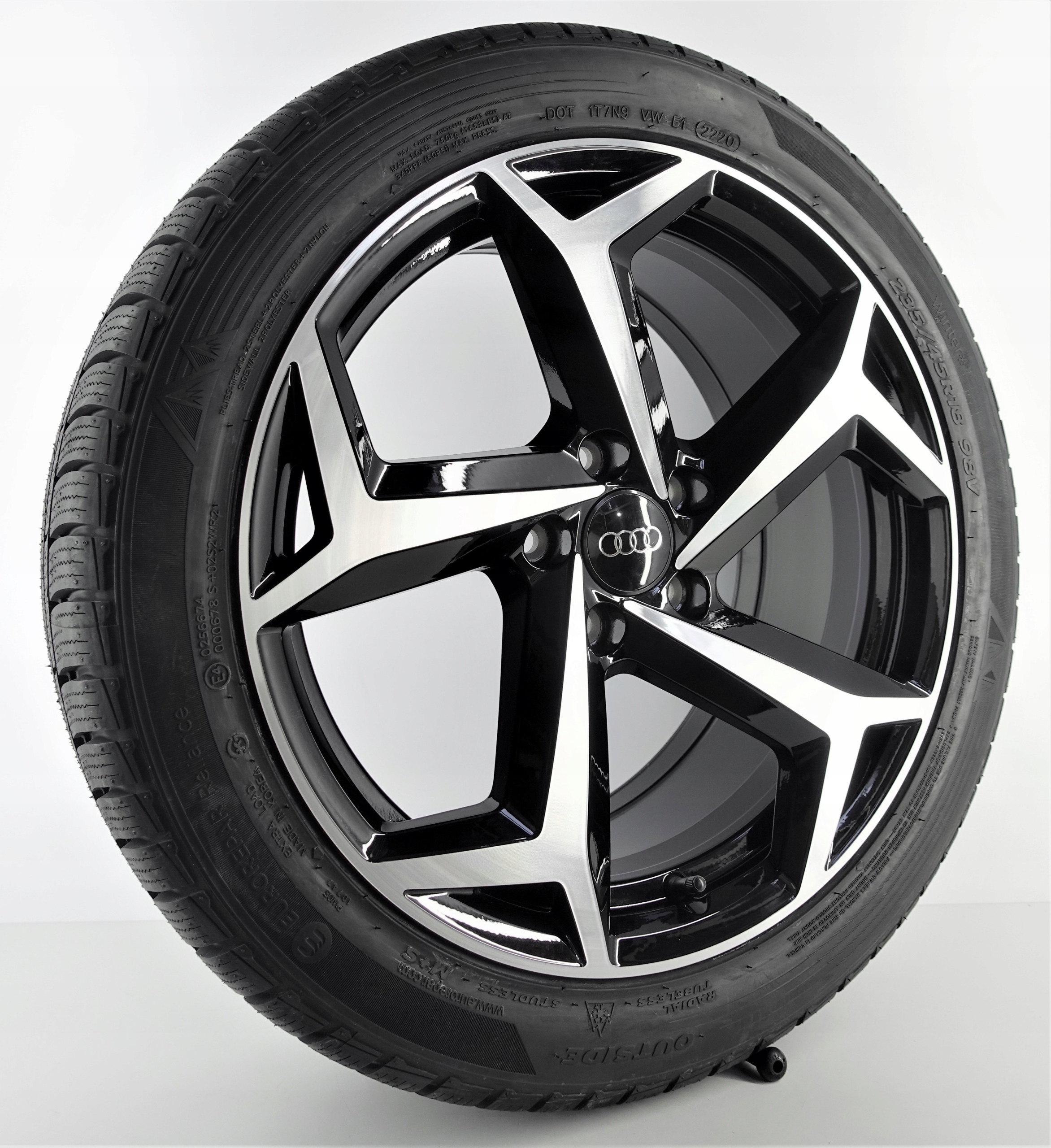 KOŁA ZIMOWE 18'' AUDI SQ2 235/45 EUROREPAR