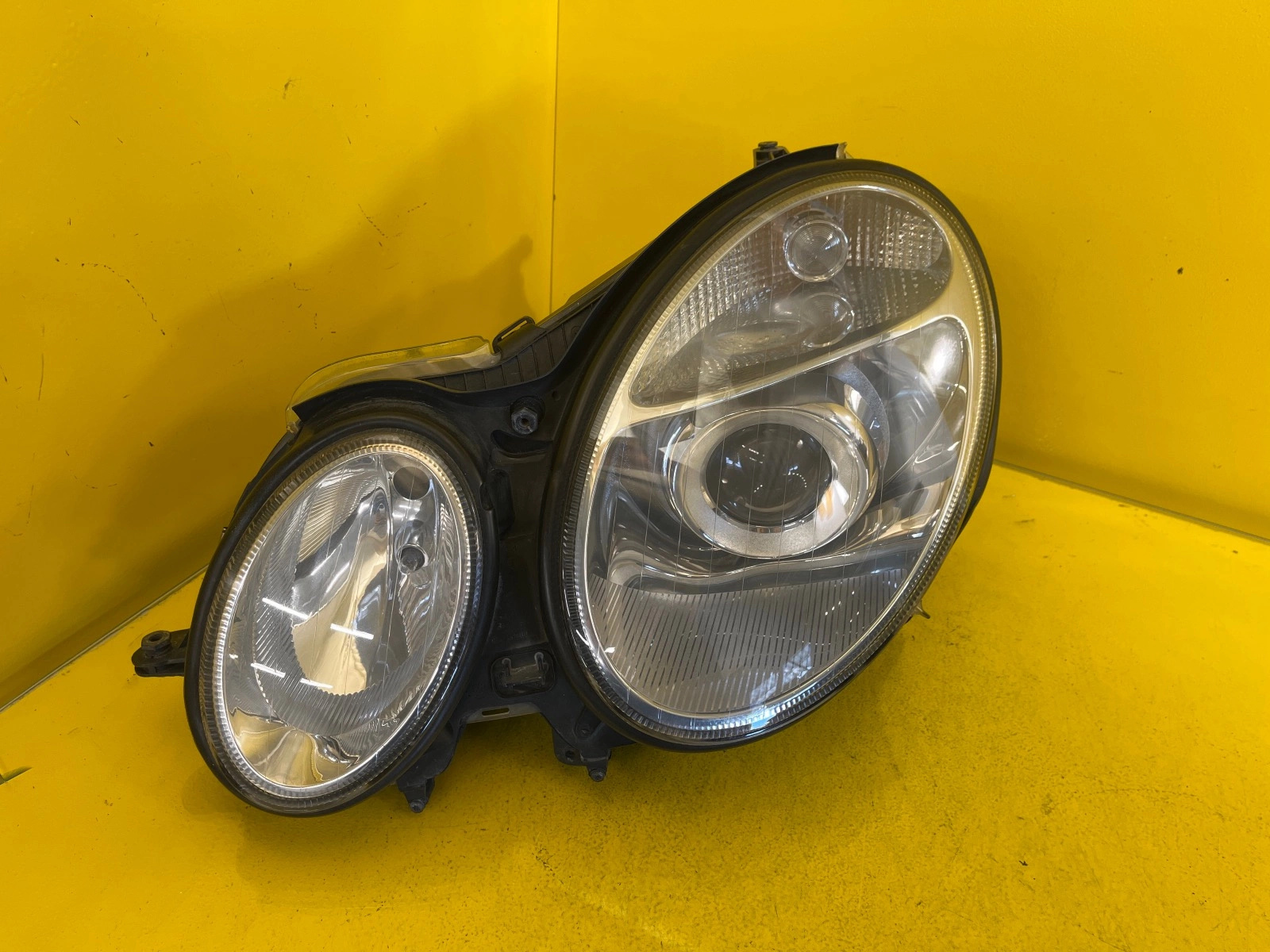MERCEDES E W211 2002-2009 Xenon Frontscheinwerfer Links A2118201661 LHD Original
