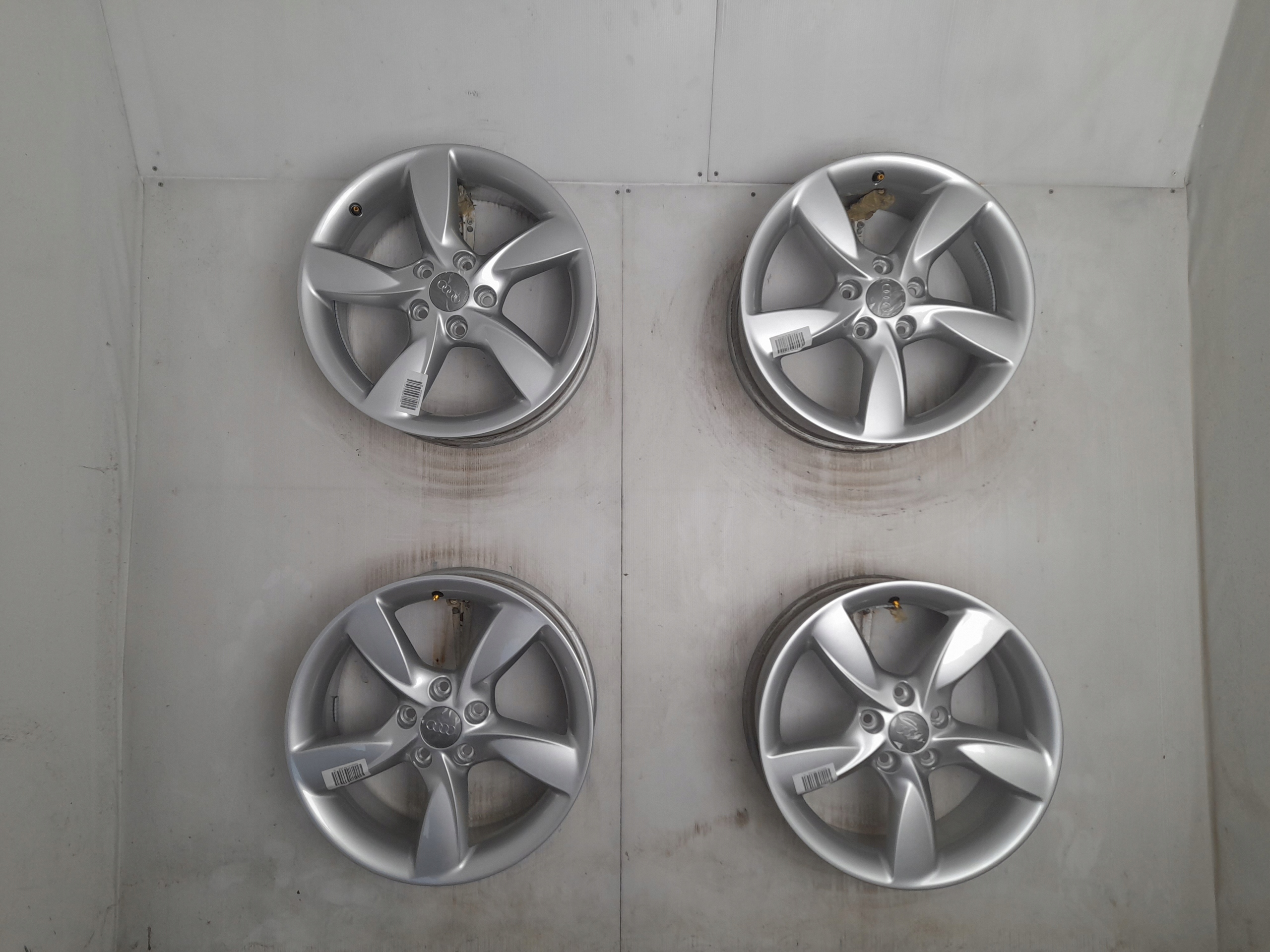 4x Original Alufelgen Audi 17 Zoll 6,5J 5x112 ET43 Nabe 57,1 Silber 8V5071497