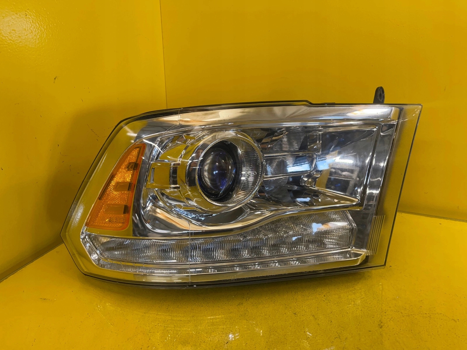 Dodge Ram 2013- Facelift LED Scheinwerfer Rechts 5303739AE LHD Original