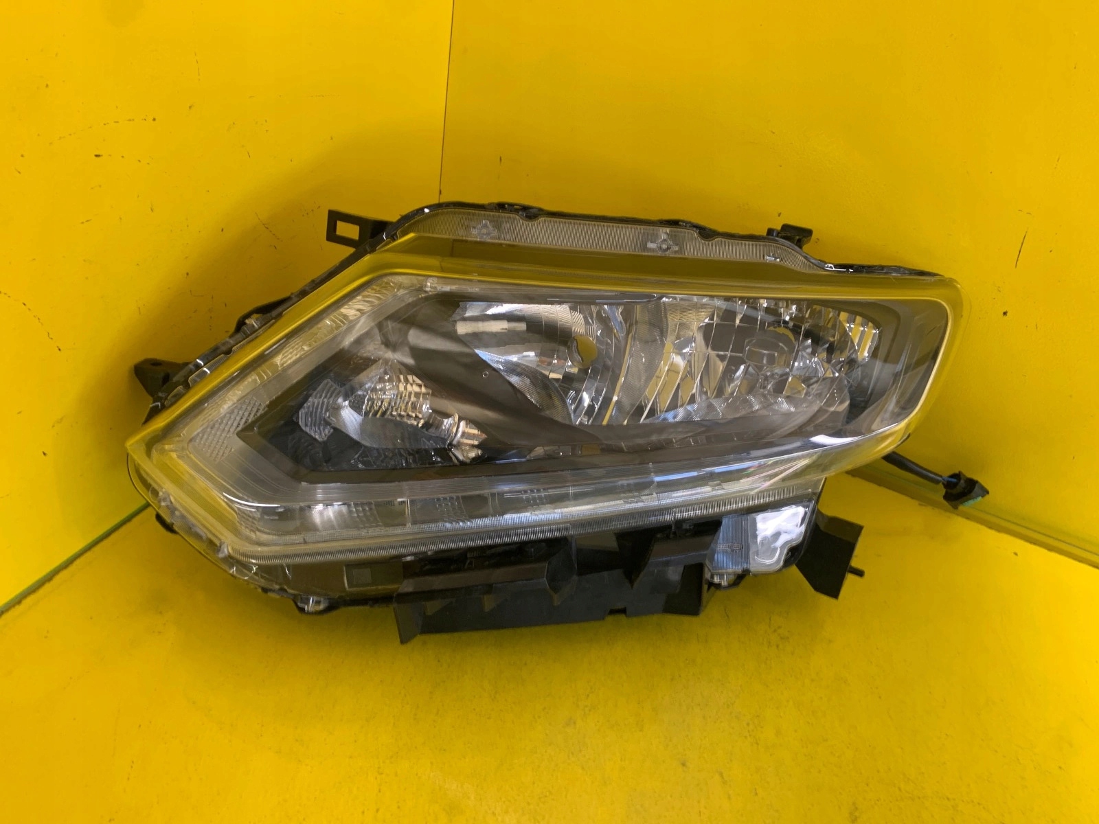 Nissan X-Trail T32 2014-18 Frontscheinwerfer Links SPP3850 LHD Original