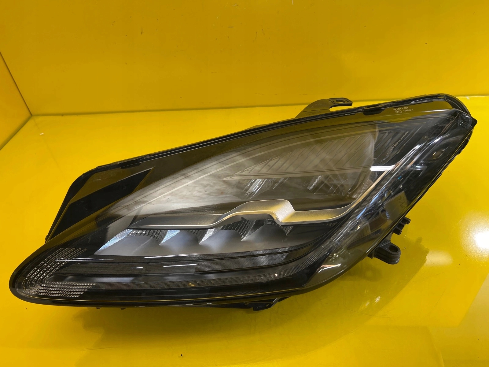 Jaguar E-Pace X540 Mid Led Frontscheinwerfer Links J9C3-13W030-EC LHD OE