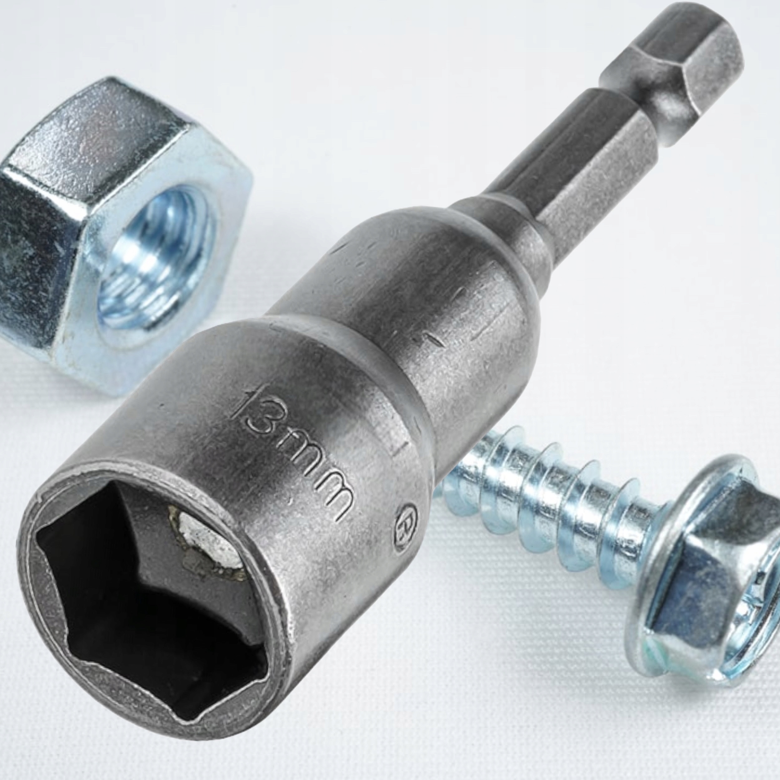 Nasadka klucz magnetyczny z magnesem Farmer 13 mm