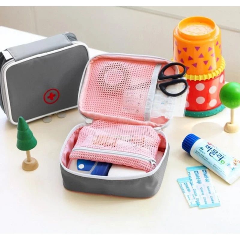 Apteczka – widok z boku, kolor różowy