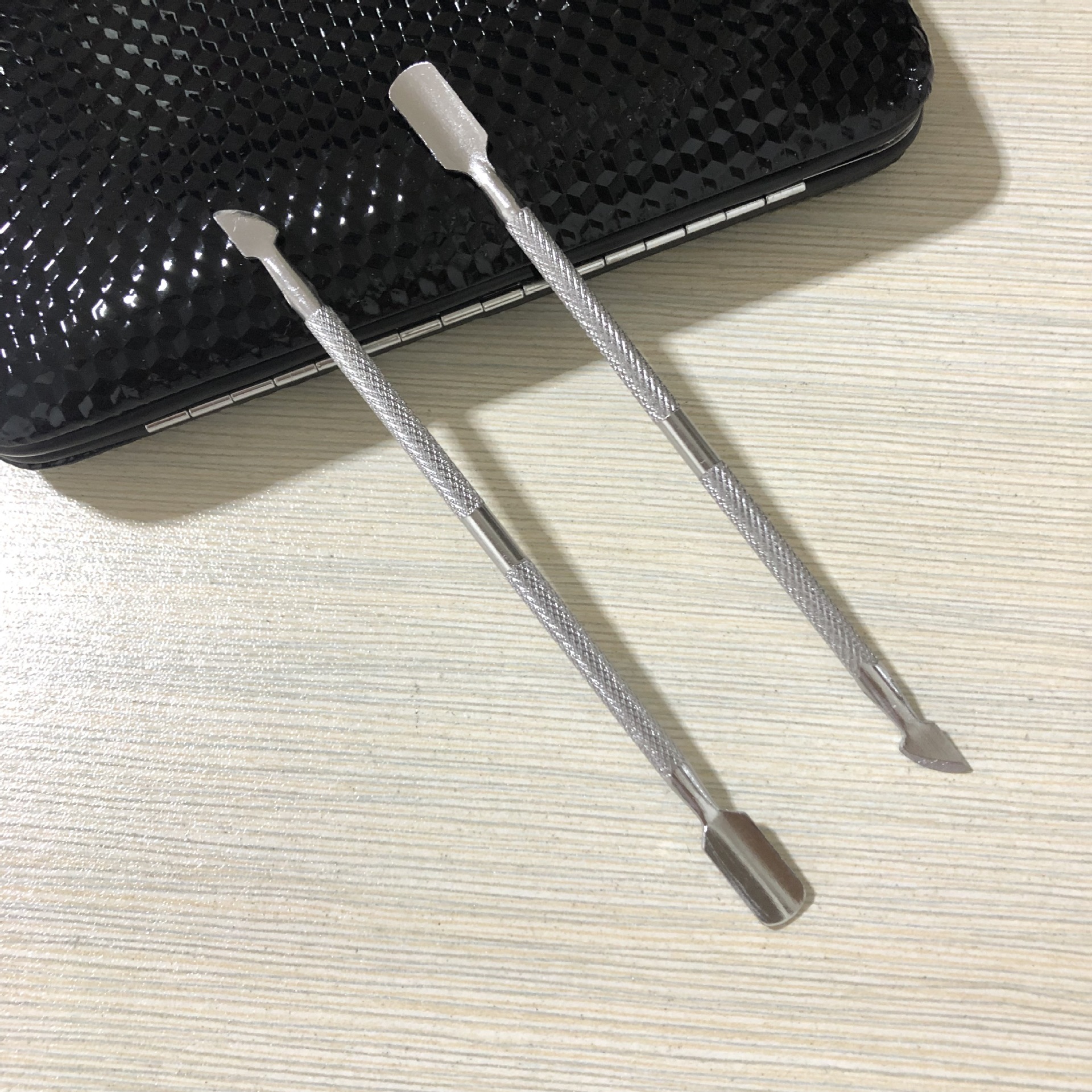 kopytko-radelko-do-skorek-zastosowanie-manicure-pedicure-stal-13cm