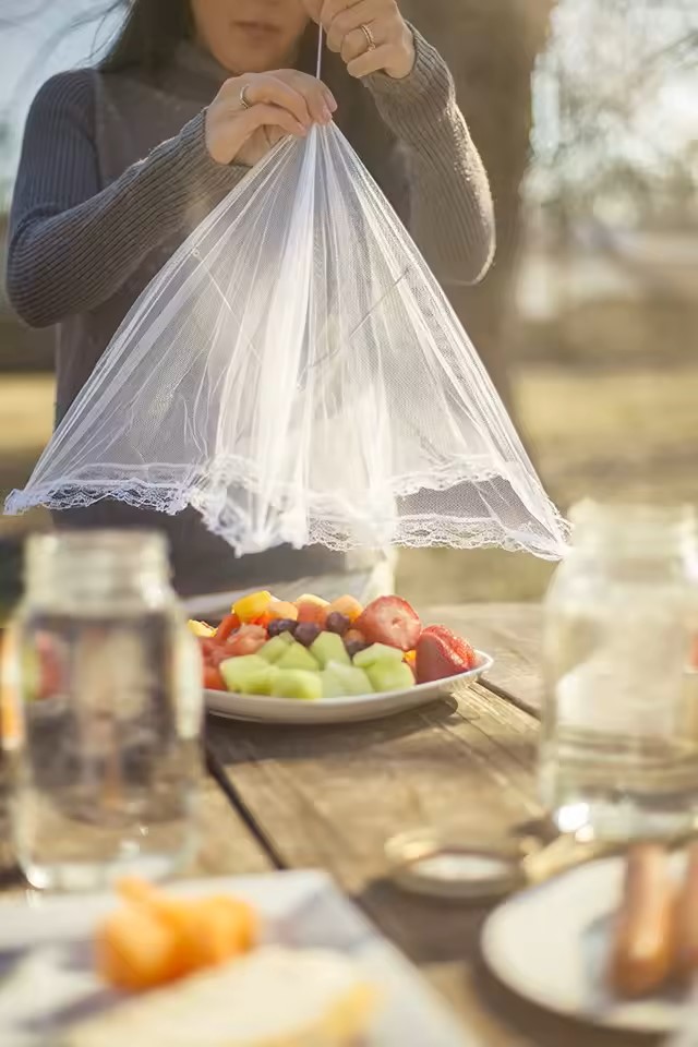 moskitiera-biala-do-kuchni-na-piknik