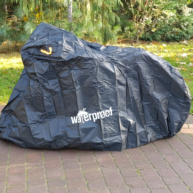 pokrowiec na motor rower skuter wodoodporny czarny simplo na motocyklu