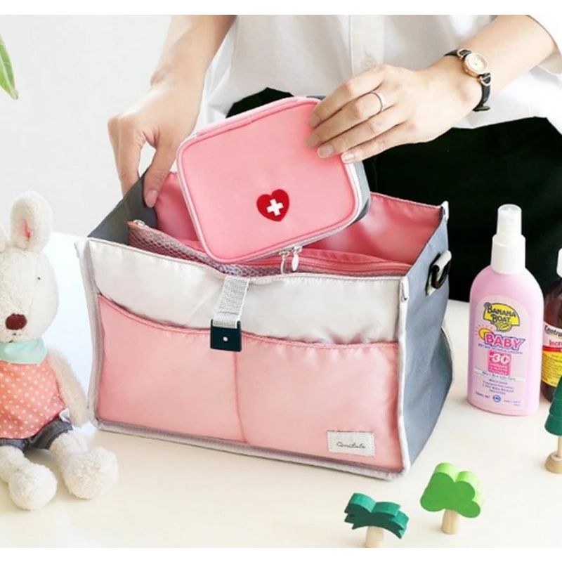 Apteczka – wnętrze, przegródki i siatki