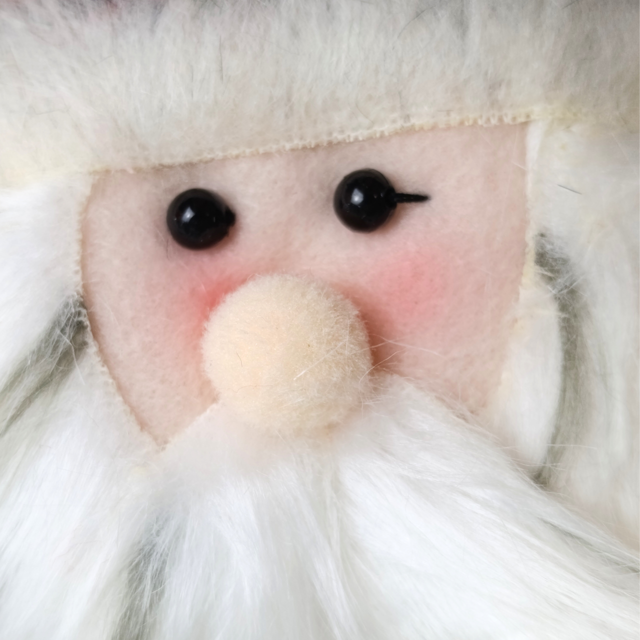 skarpeta świąteczna mikołaj 3D czapka w kratkę dzwoneczek filc polar