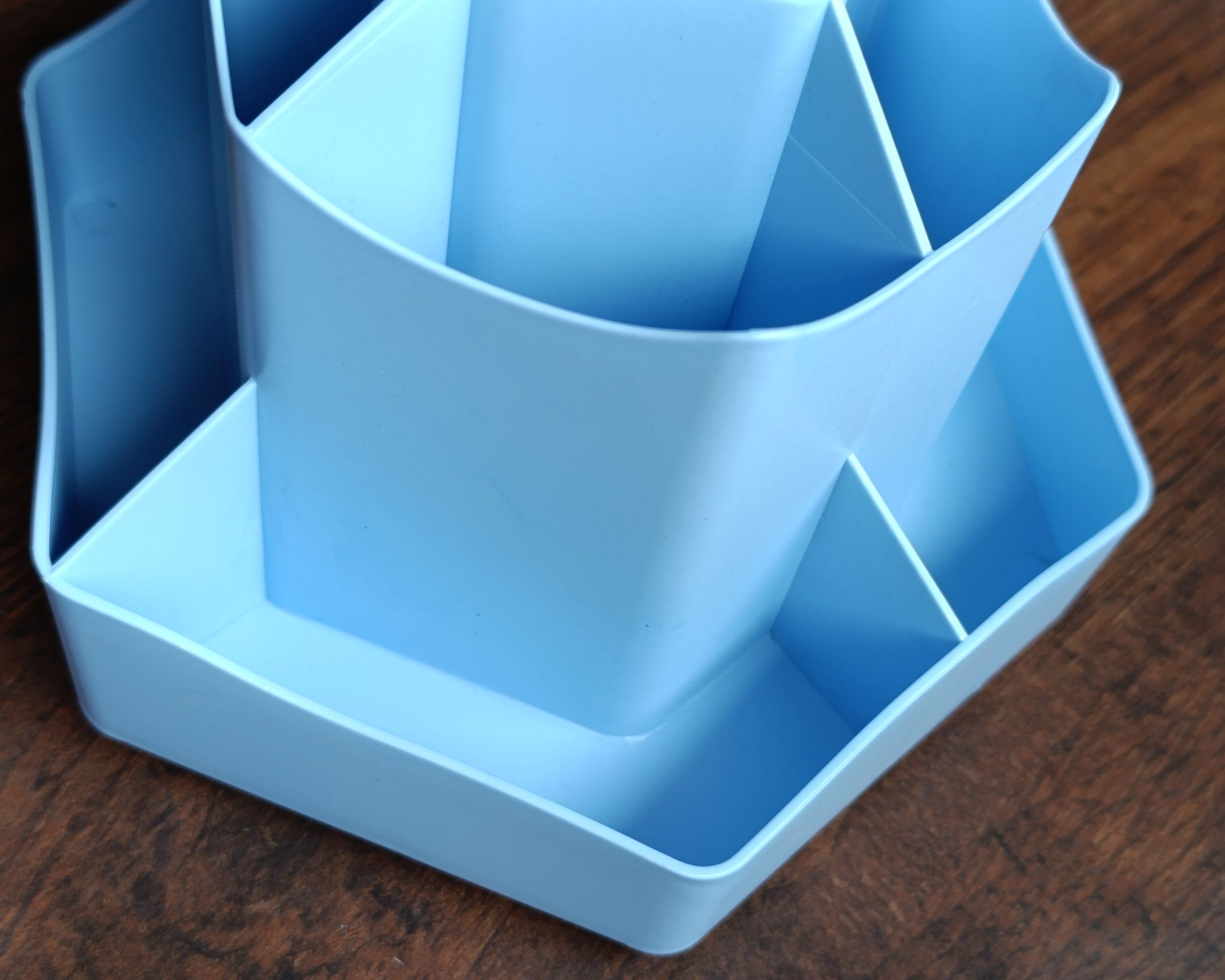 przybornik-na-kredki-i-dlugopisy-niebieski-simplo