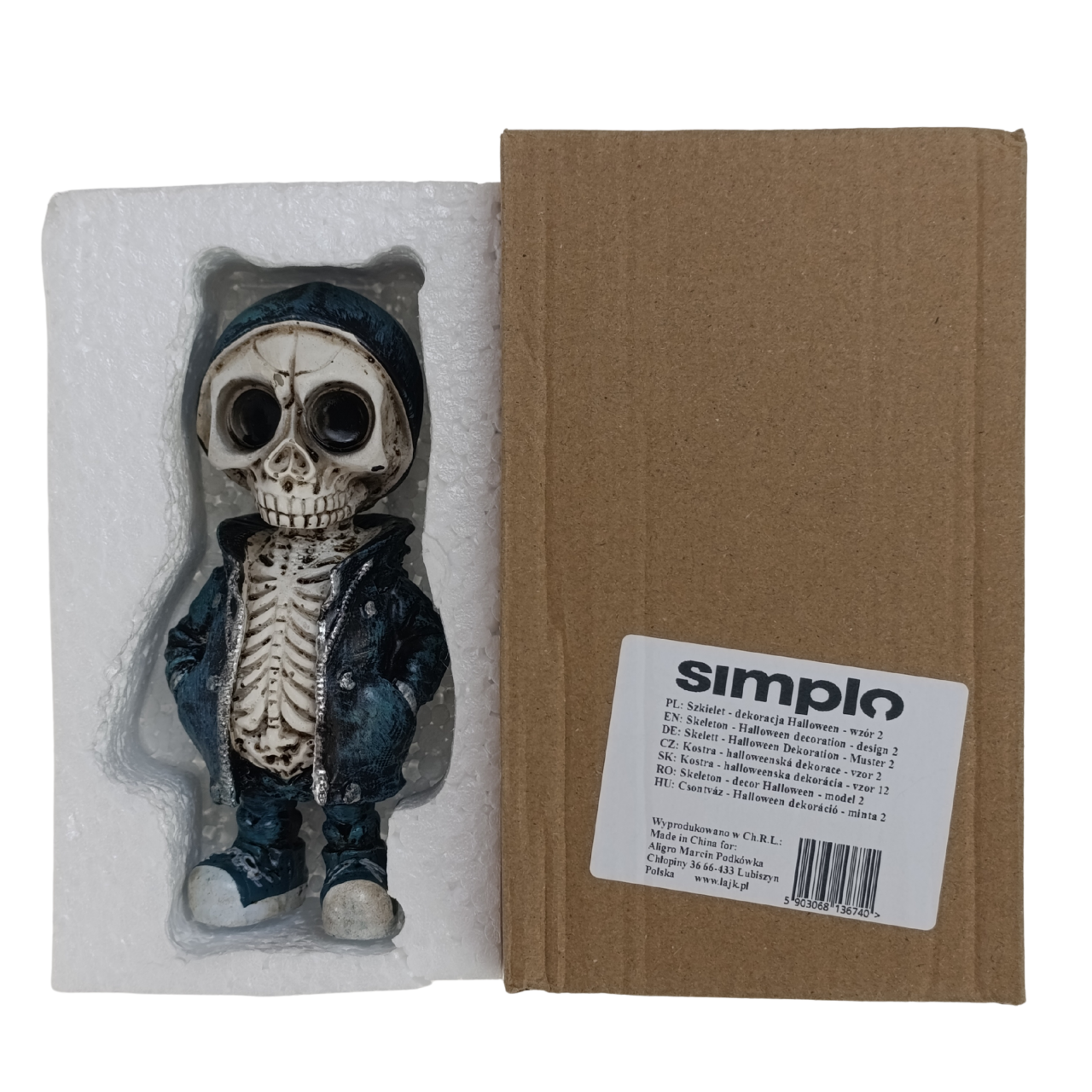 figurka szkielet halloween prezentacja przy komputerze biurko