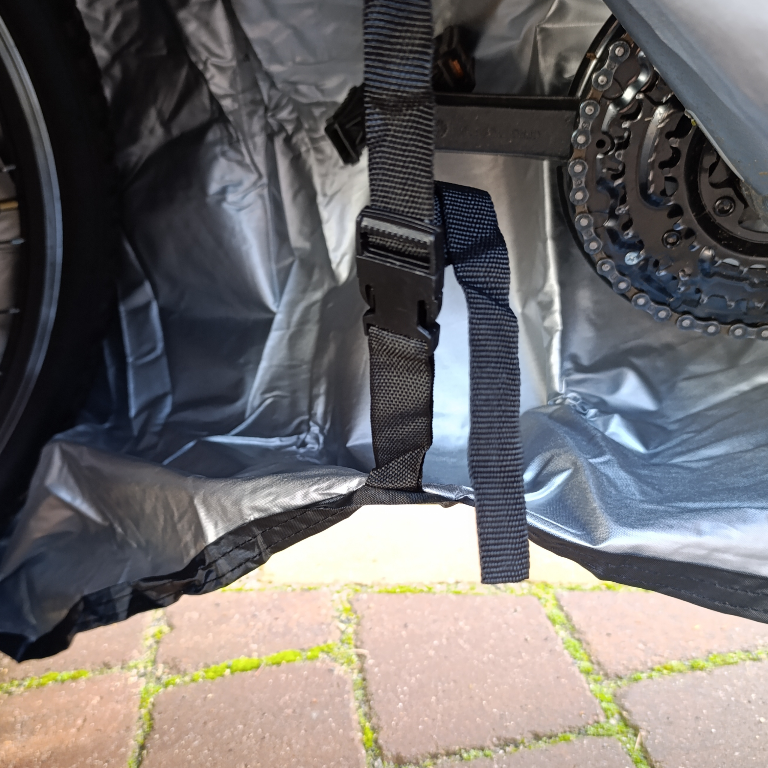 pokrowiec na motor rower skuter wodoodporny czarny simplo widok z przodu