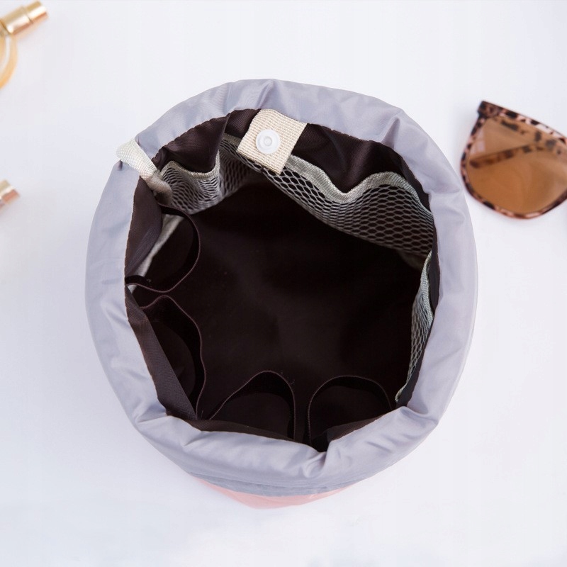 Kosmetyczka simplo w użyciu – pojemne wnętrze