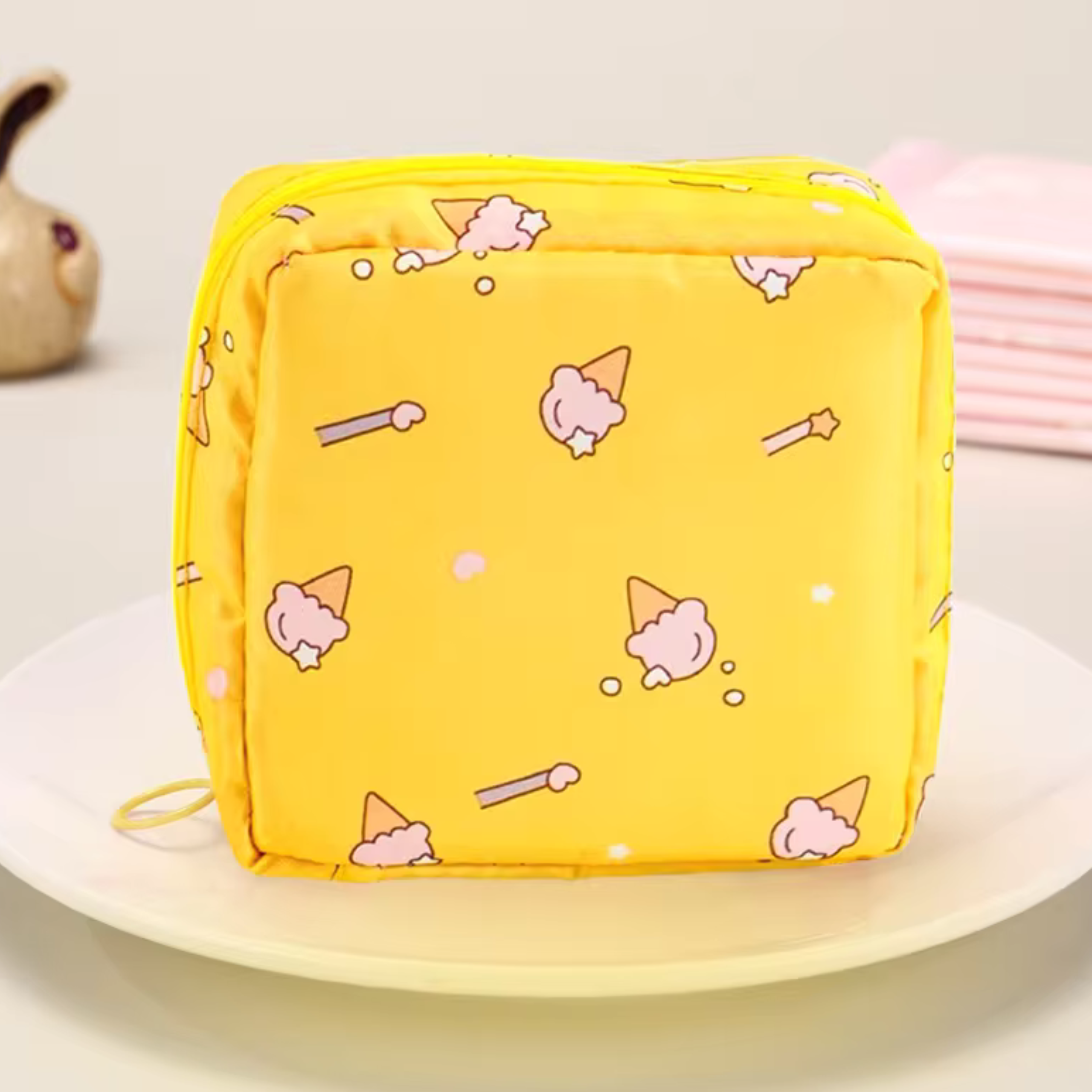 kosmetyczka damska saszetka na podpaski lody simplo w walizce podroznej