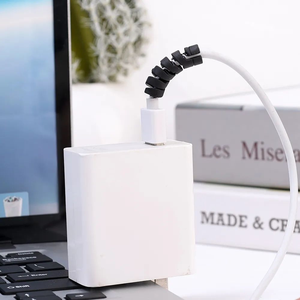 osłona-na-kabel-ładowarki-usb-czarna-silikonowa-spiralka-ochronna