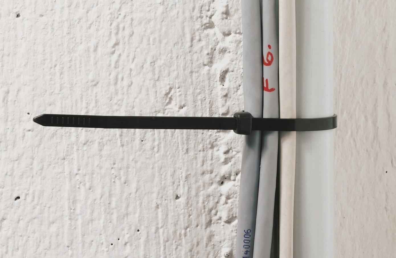 opaski zaciskowe 100 szt czarne 4 8x300 mm trytytki nylonowe zestaw 5904734412298