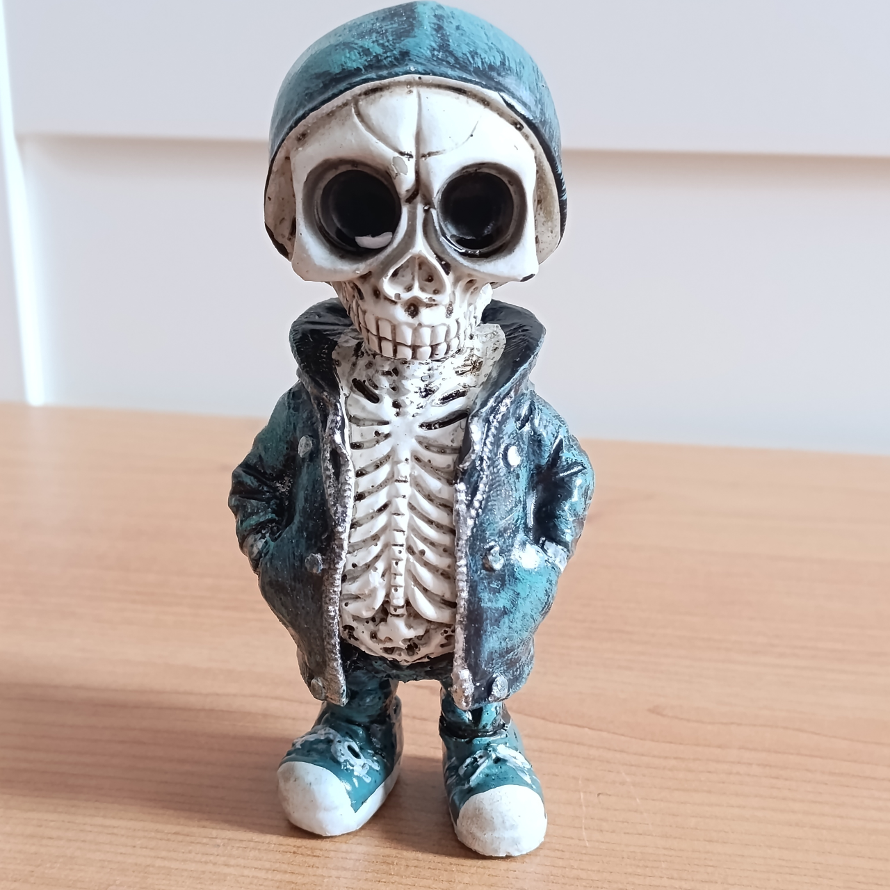 figurka szkielet halloween detal stroju niebieska kurtka