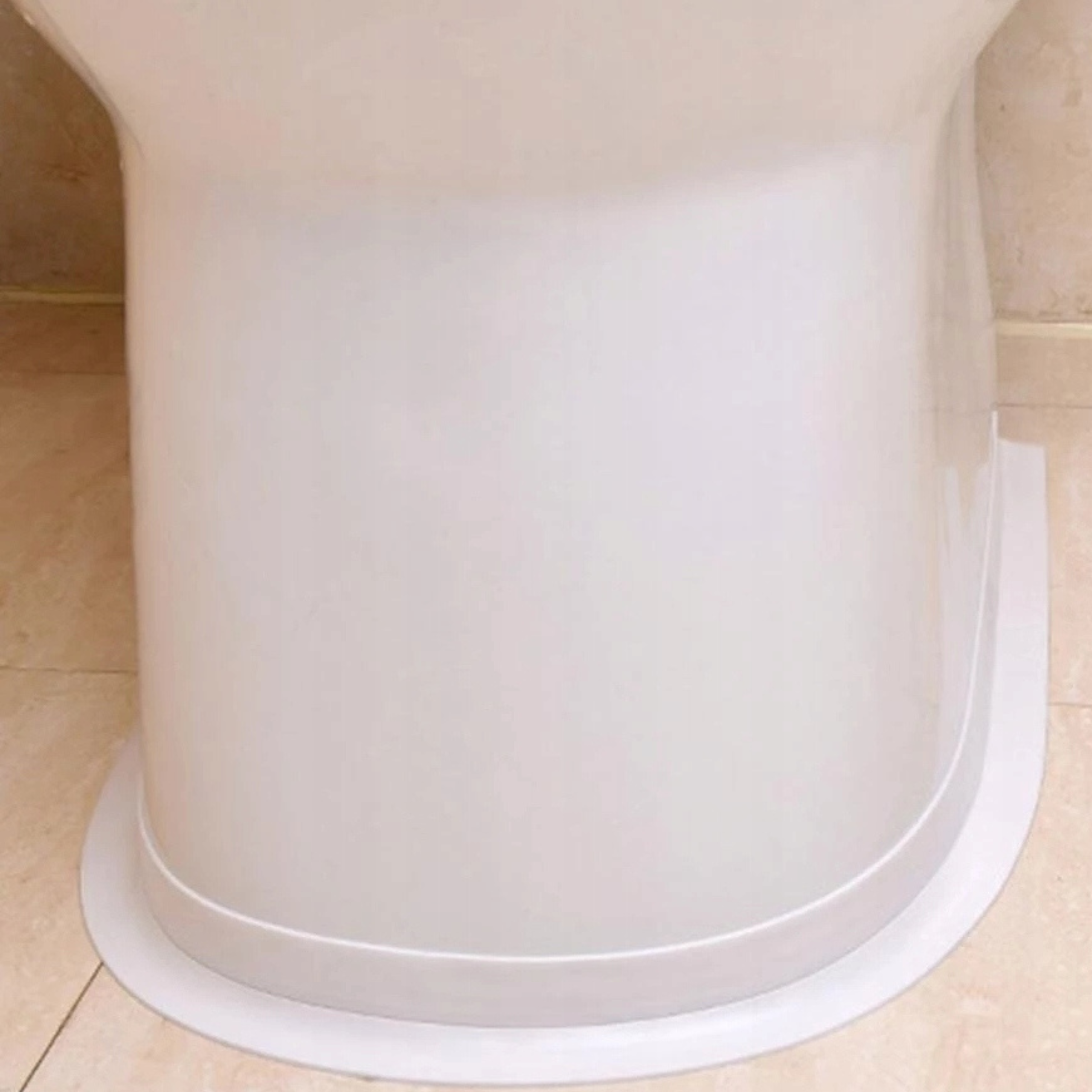 silikonowa tasma uszczelniajaca simplo przy zlewie i blacie kuchennym