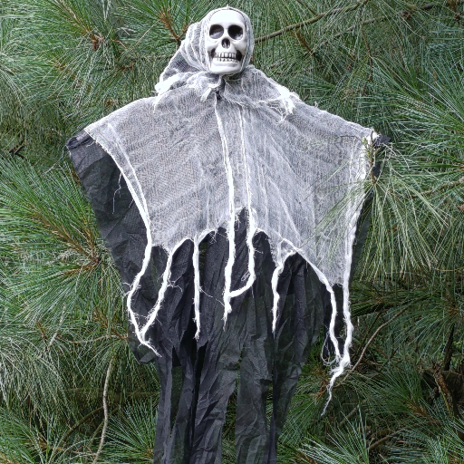 dekoracja halloween upiorna zjawa w pomieszczeniu