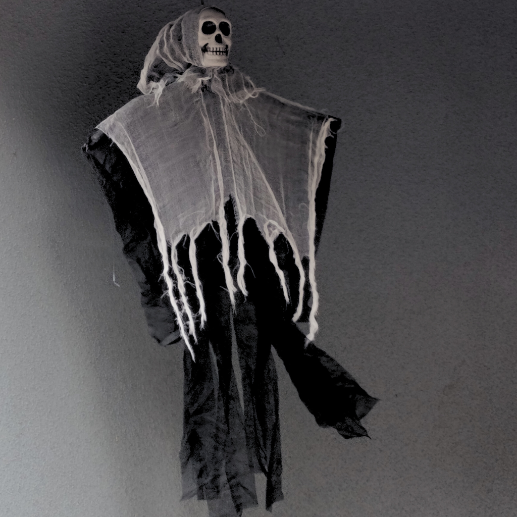wisząca zjawa halloween szczegóły materiału