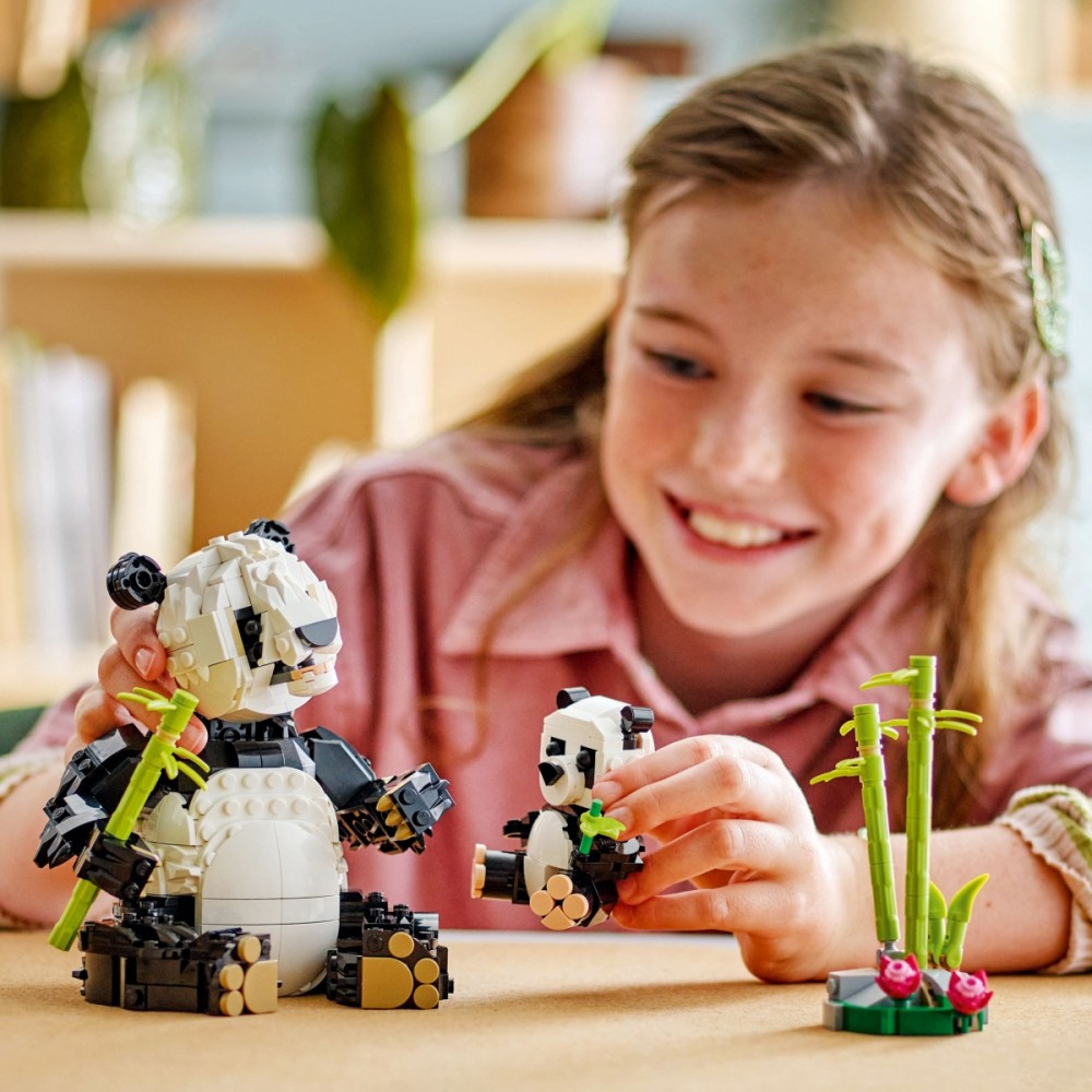 5702017822402 Bricks Creator 31165 Wild Animals: Panda Family LEGO