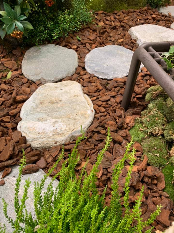 Scoarta de pin mediteranean Dr.Soil cu granulatia 25-40 mm, la sac de 70 litri, palet 39 saci x 70 L, pentru gradina — imaginea 5