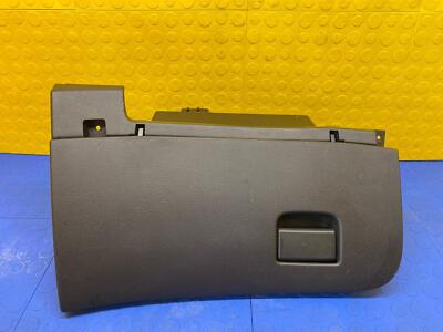 20 21 22 NISSAN ROGUE SPORT Glove Box Compartment Storage OEM 68520-6MR0A