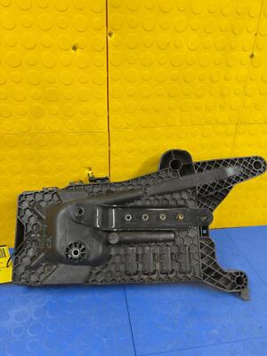 18 19 20 21 22 23 VW ATLAS Front Left Lower Battery Tray Bracket OEM 3QF915331