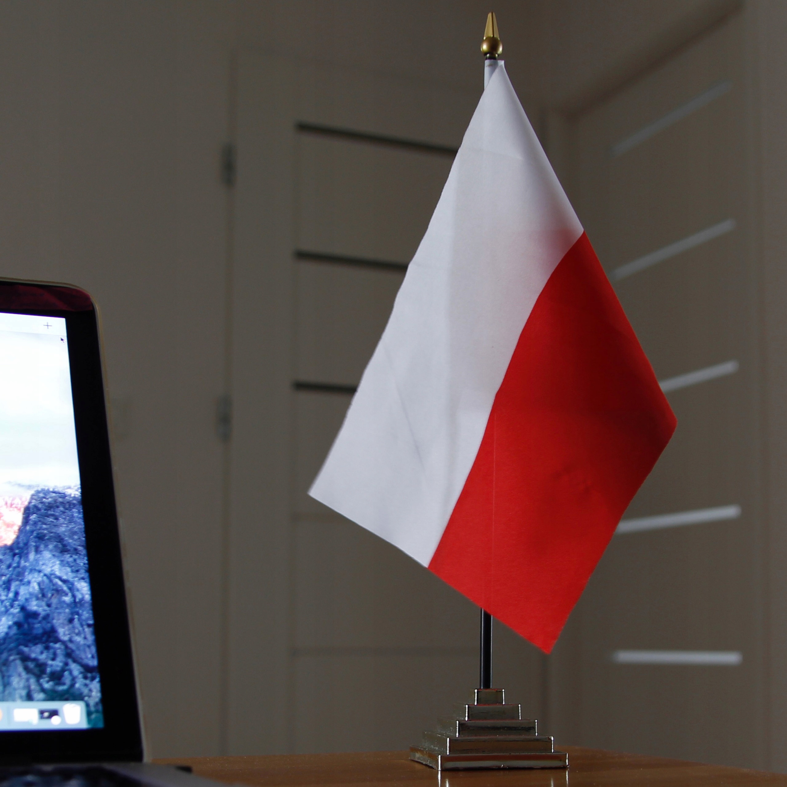 flaga-polska-ma-a-polski-narodowa-flaga-sokomedica-sklep-empik-com