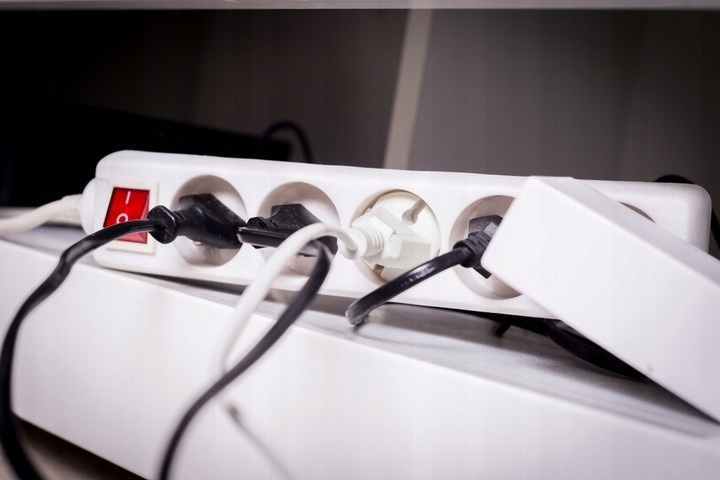 Zbliżenie na gniazda przedłużacza